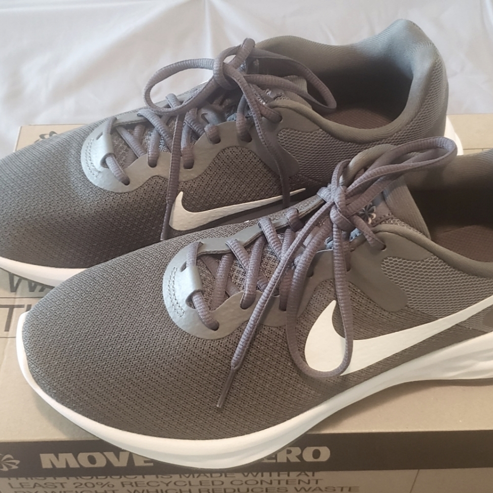Nike Revolution 6 NN 4E  Iron Grey/ White-Smoke Grey 9.5 Wide